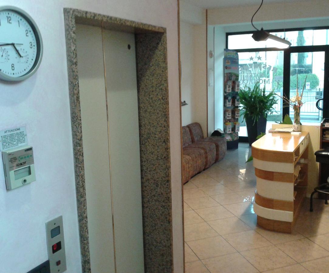 Residence Monaco Appartamenti Римини Экстерьер фото